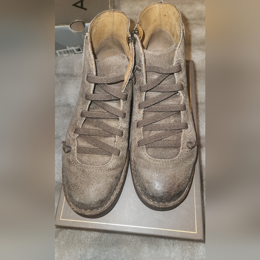 Born Sienna br0025917 size 7.5M EXCELLENT CONDITION